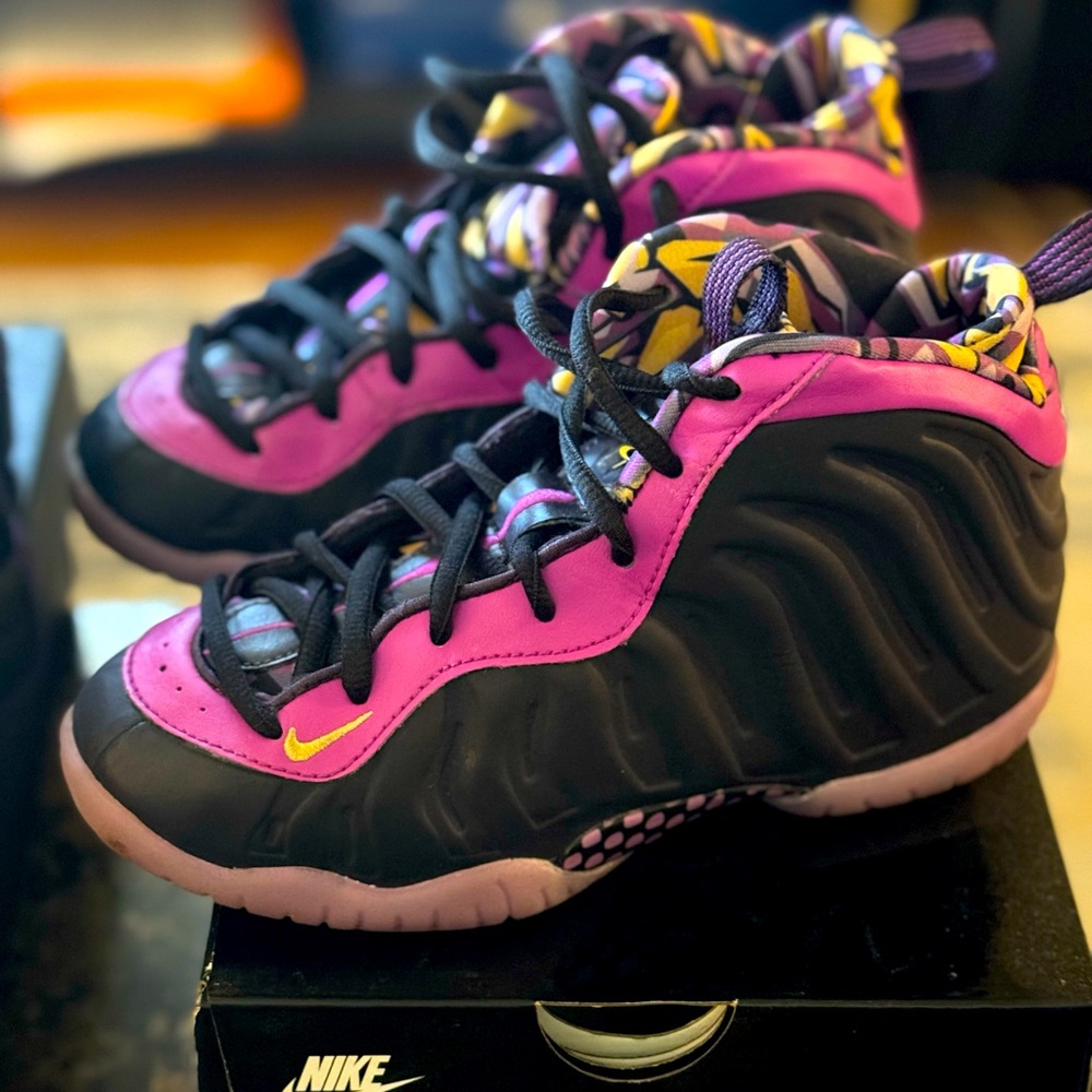 Nike Little Posite One GS in the color ‘Cave Purple’  only been worn twice…